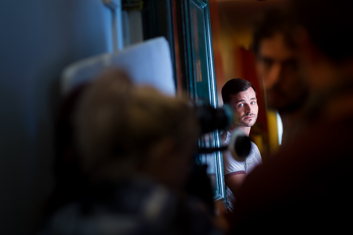 Portrait dans un couloir